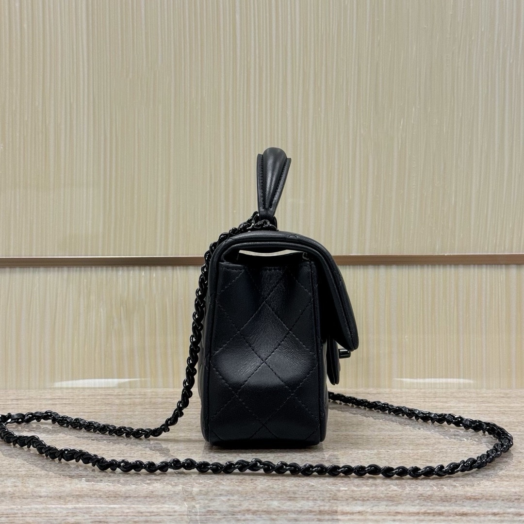 24A 新作【CHANEL】SO BLACK ヴァニティバッグ トップハンドル 24A 新作【CHANEL】SO BLACK ヴァニティバッグ トップハンドル