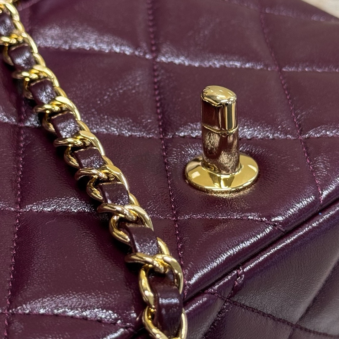 Chanel 24B chain twisting handle – Zeko Bag